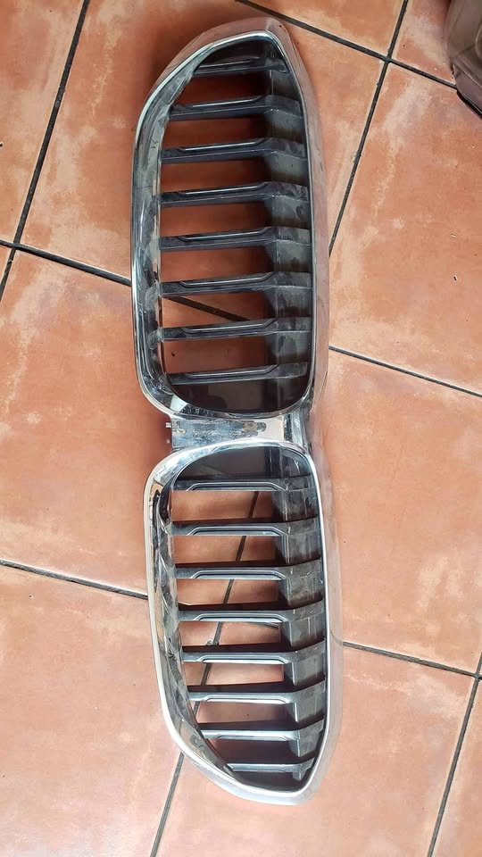 BMW G20 Front Grill - Private Seller BMW G20 Front Grill - Private Seller