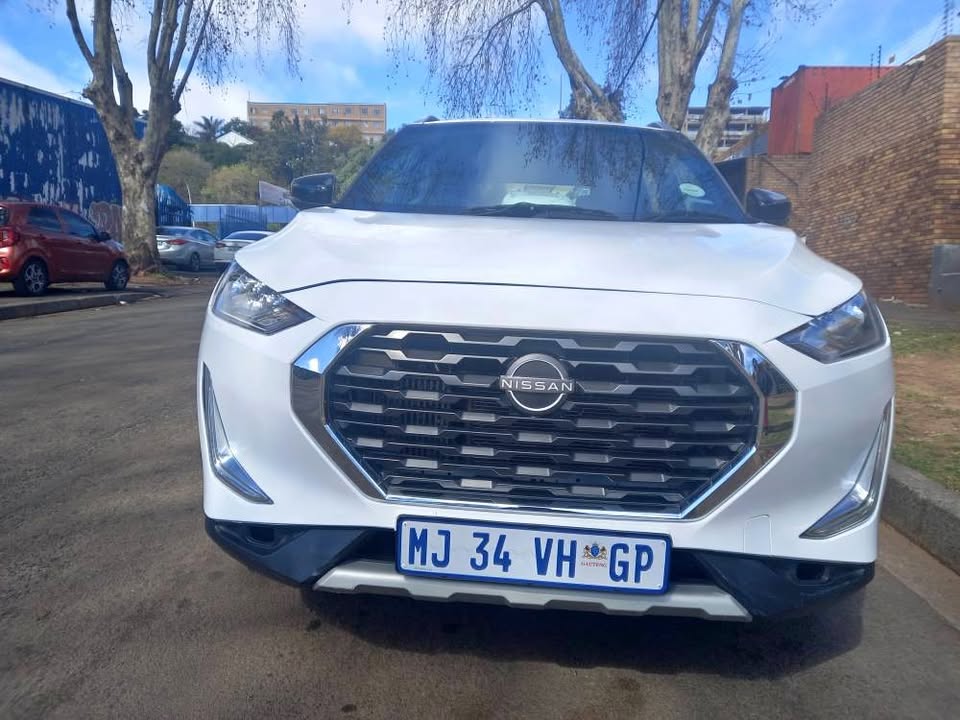 2024 Nissan MAGNITE 1.0T Petrol, Manual, White, 5000kms Reverse Camera and Sensor.