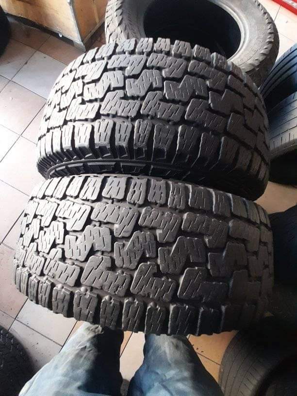 265.65.17 pirelli tyres scorpion - Private Seller