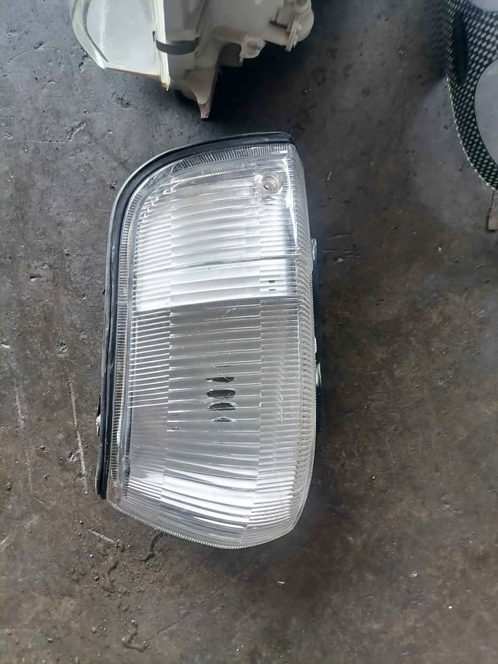 Toyota conquest LHS indicator/park light - Private Seller