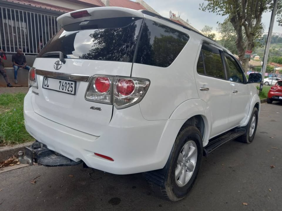 2011 Toyota Fortuner 3.0 D4D Diesel, Manual 4x4, White, 98000kms