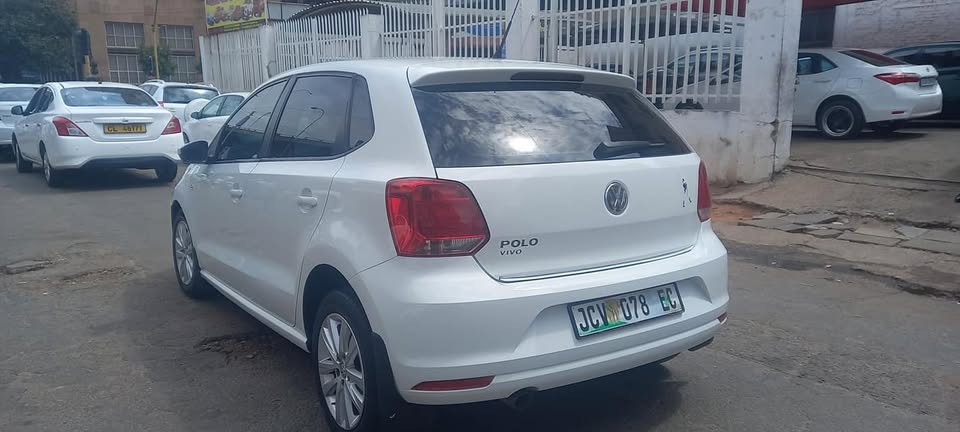 2018 POLO VIVO 1.4 PETROL, MANUAL TRANSMISSION, WHITE COLOUR, MILEAGE
