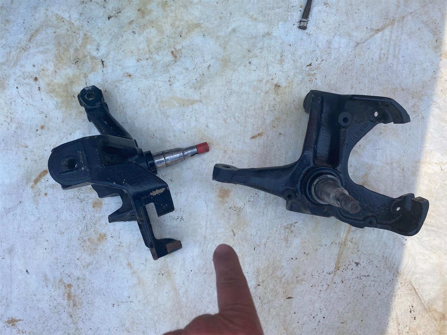 Chevrolet C spindles Hubs Left & Right - Private Seller