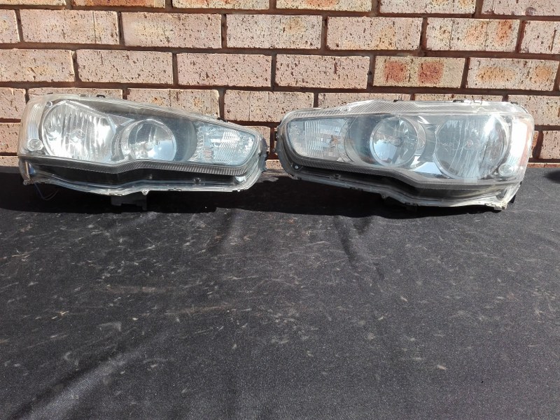 Mitsubishi Lancer Headlight - Private Seller Mitsubishi Lancer Headlight - Private Seller