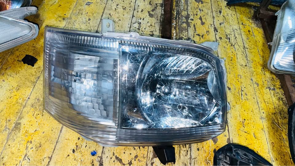 Toyota Quantum headlight - Private Seller Toyota Quantum headlight - Private Seller