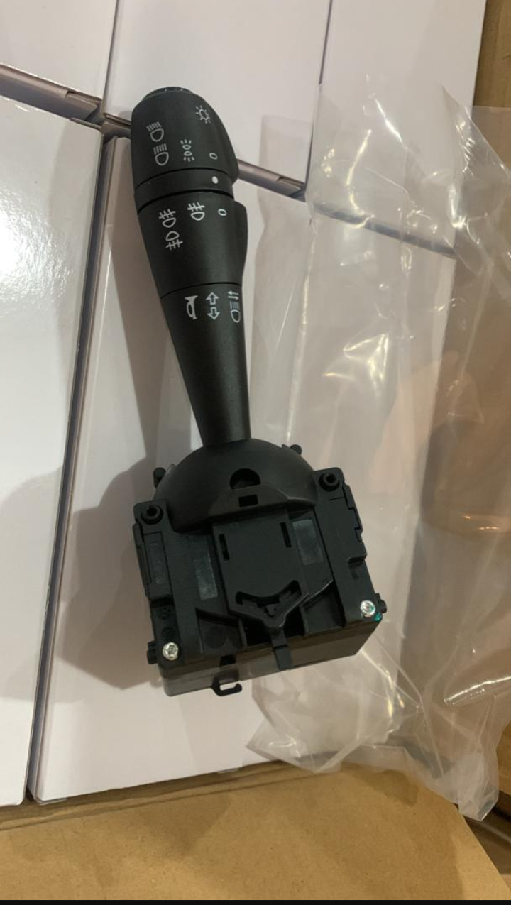 Renault Sandero indicator switch - Private Seller Renault Sandero indicator switch - Private Seller