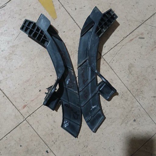 Hyundai i20 grand headlight bracket - Private Seller