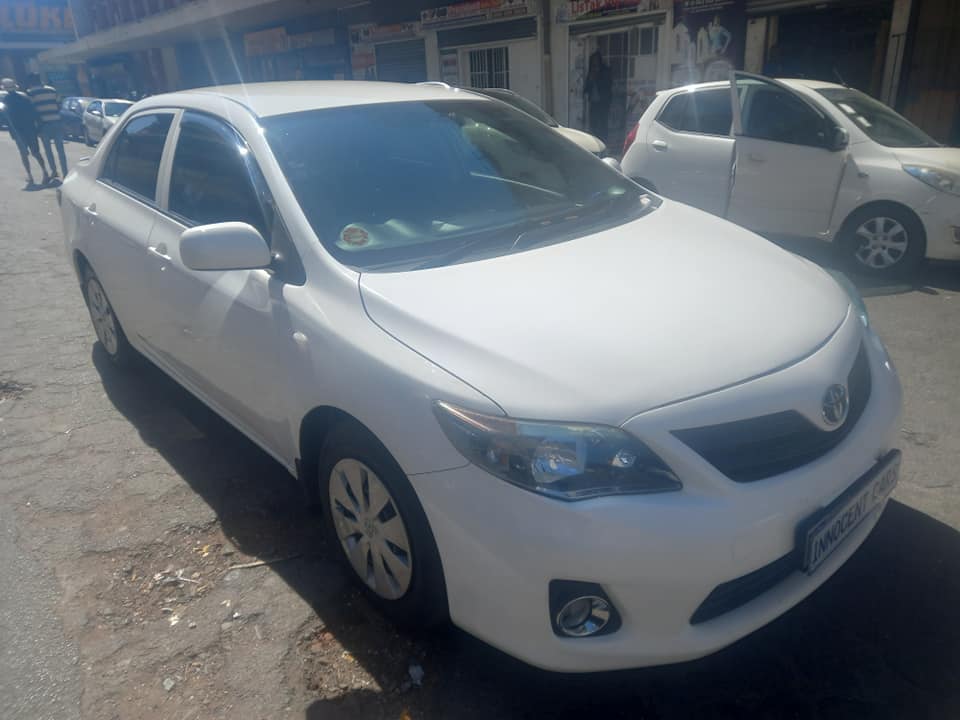 2018 TOYOTA COROLLA QUEST SEDAN 1.6 PETROL, MANUAL TRANSMISSION, WHITE COLOUR, 67000KM