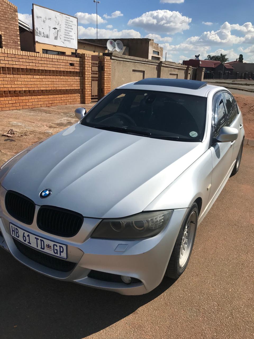 BMW 323 i E90 N52 AUTO 2010 MODEL - Private Seller BMW 323 i E90 N52 AUTO 2010 MODEL - Private Seller