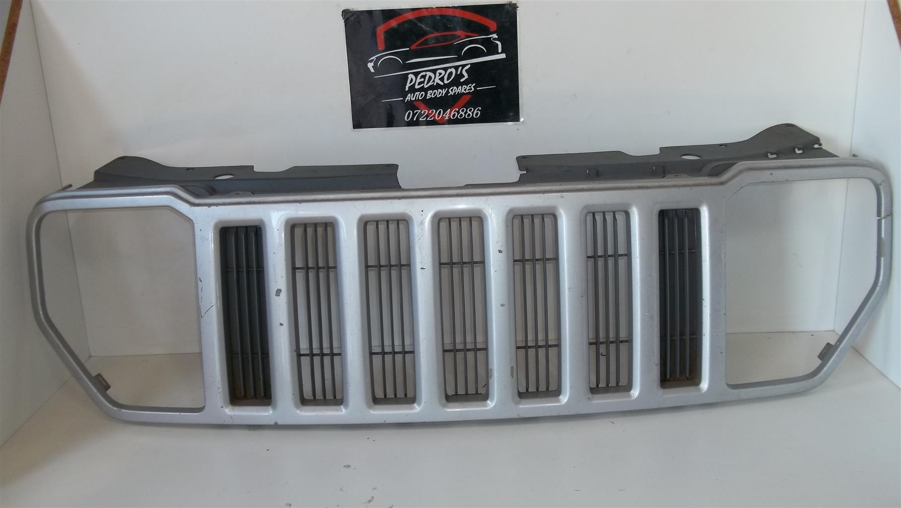 Jeep Cherokee grille - Private Seller Jeep Cherokee grille - Private Seller
