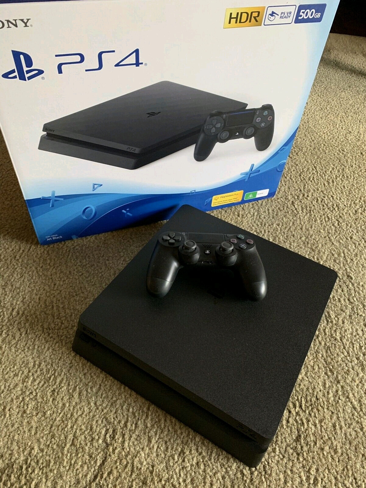Sony PS4 Slim complete console 1 controler as good as new