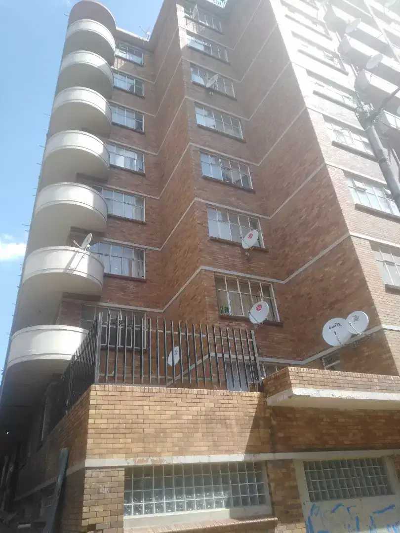 2 Bedroom flat - to let Hillbrow  Parma Court 