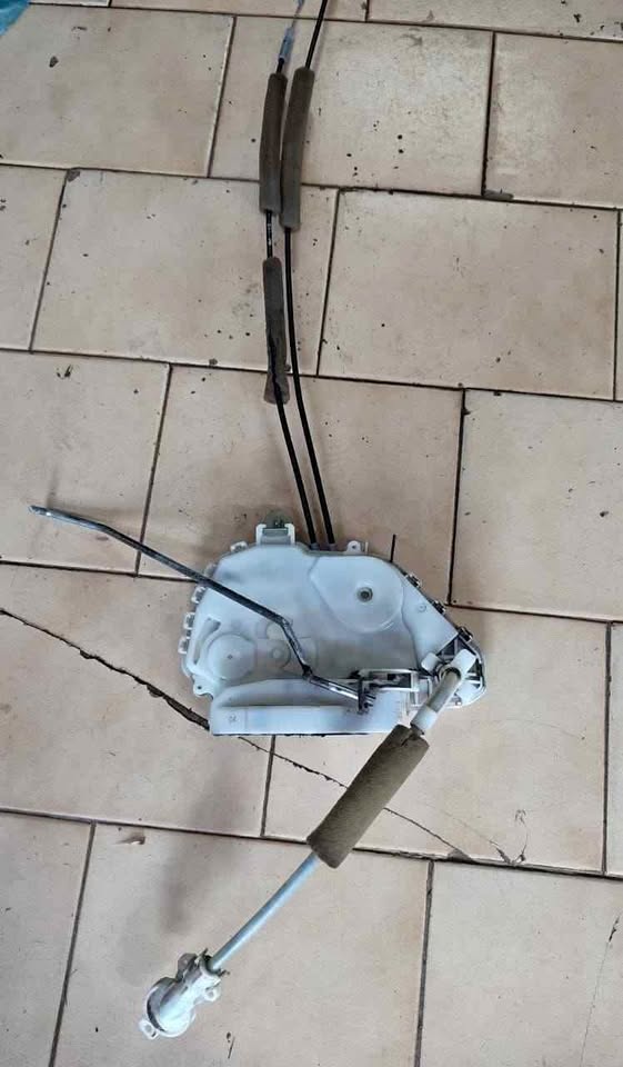 Honda Civic Sedan Door Lock actuator - Private Seller Honda Civic Sedan Door Lock actuator - Private Seller