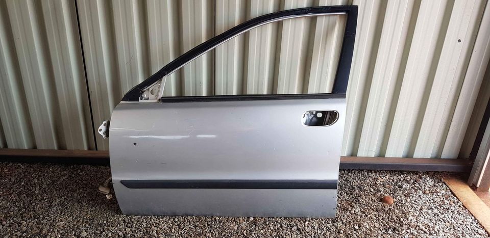 Volvo S40 front left door - Private Seller