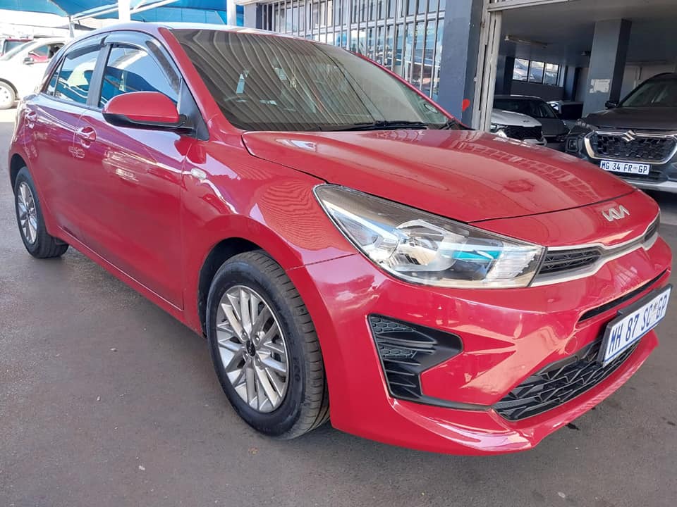 2023 KIA RIO TEC 1.2 28 000KM MANUEL PETROL MAROON COLOR