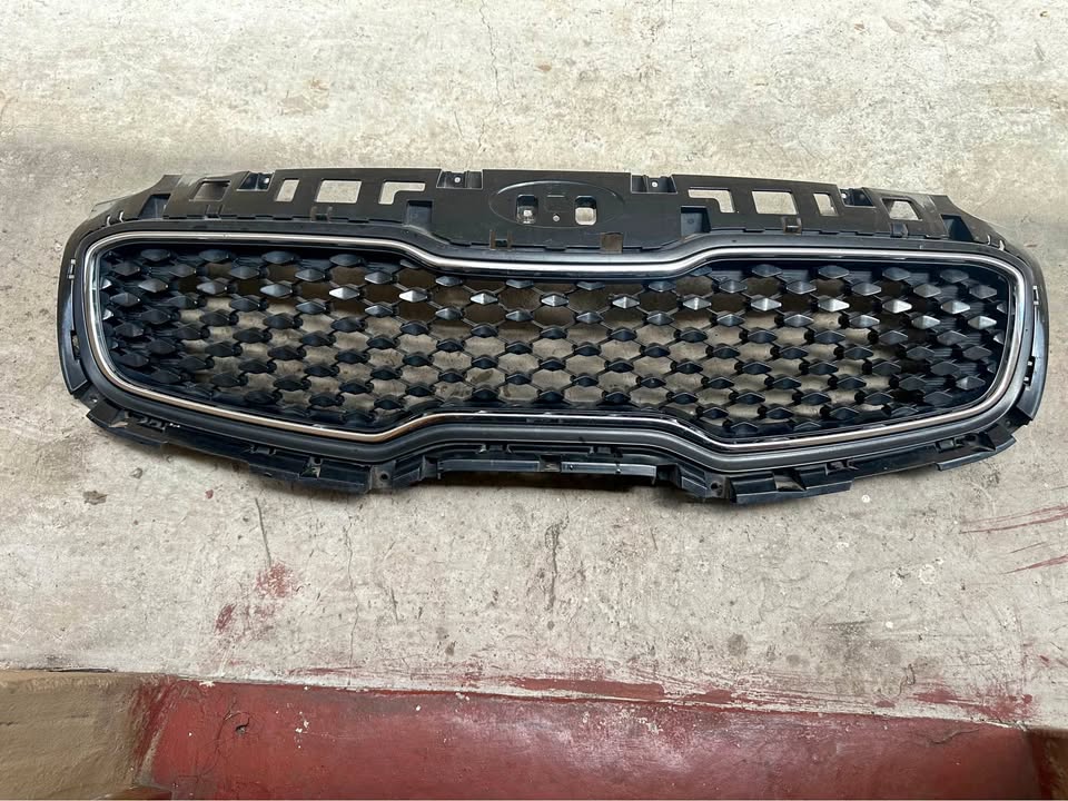 Kia sportage main grille - Private Seller Kia sportage main grille - Private Seller