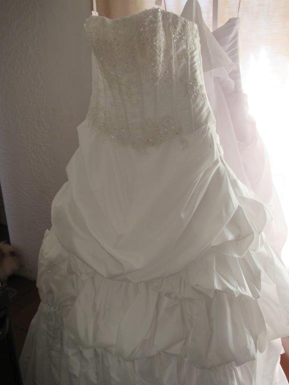 URGENT Wedding dresses for sale Junk Mail