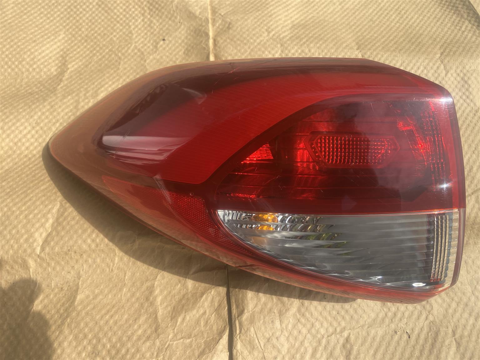 2016 HYUNDAI TUCSON TAIL LIGHT LEFT SIDE FOR SALE. IN EXCELLENT CONDITION - Private Seller