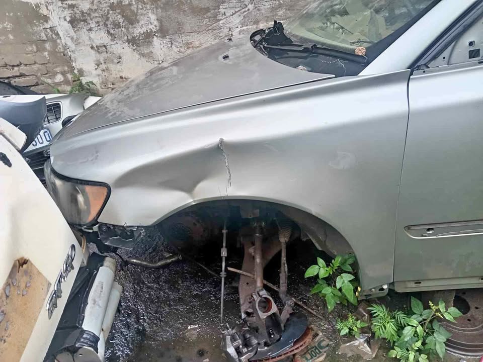 Volvo S40 2.0 2007 left front fender