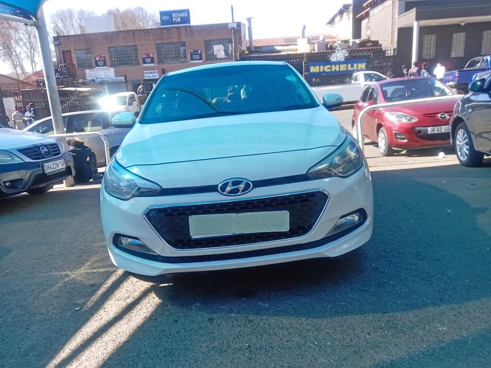 2016 HYUNDAI I20 1.4 FLUID  WHITE COLOR MANUEL PETROL PRICE
