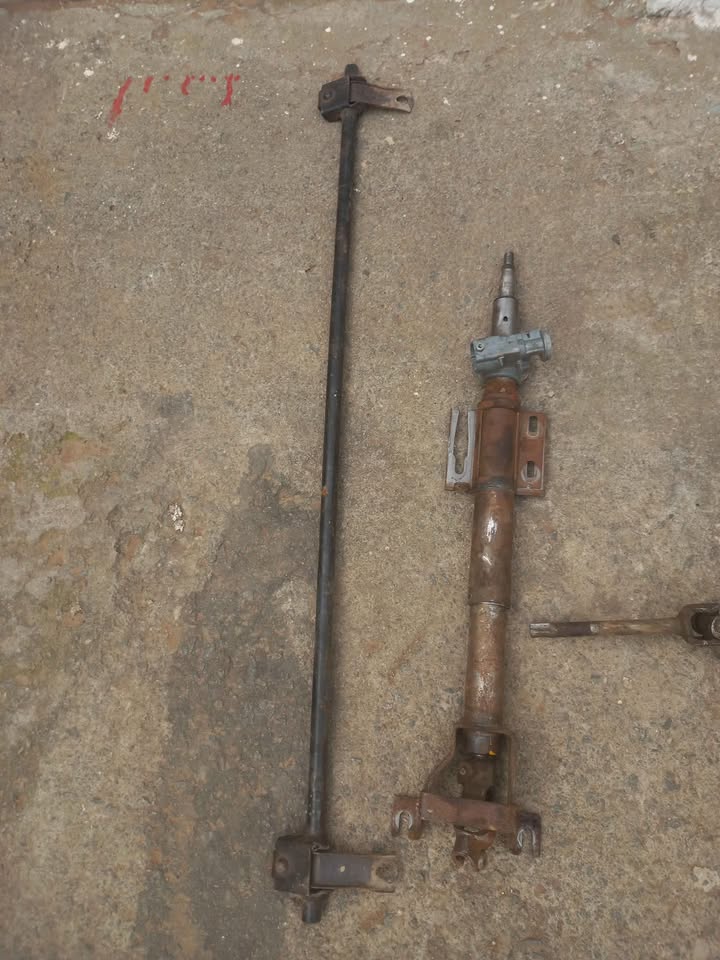 MAZDA B3 323 1.3 B3/FORD BANTAM  STEERING RACK AND COLUMN - Private Seller