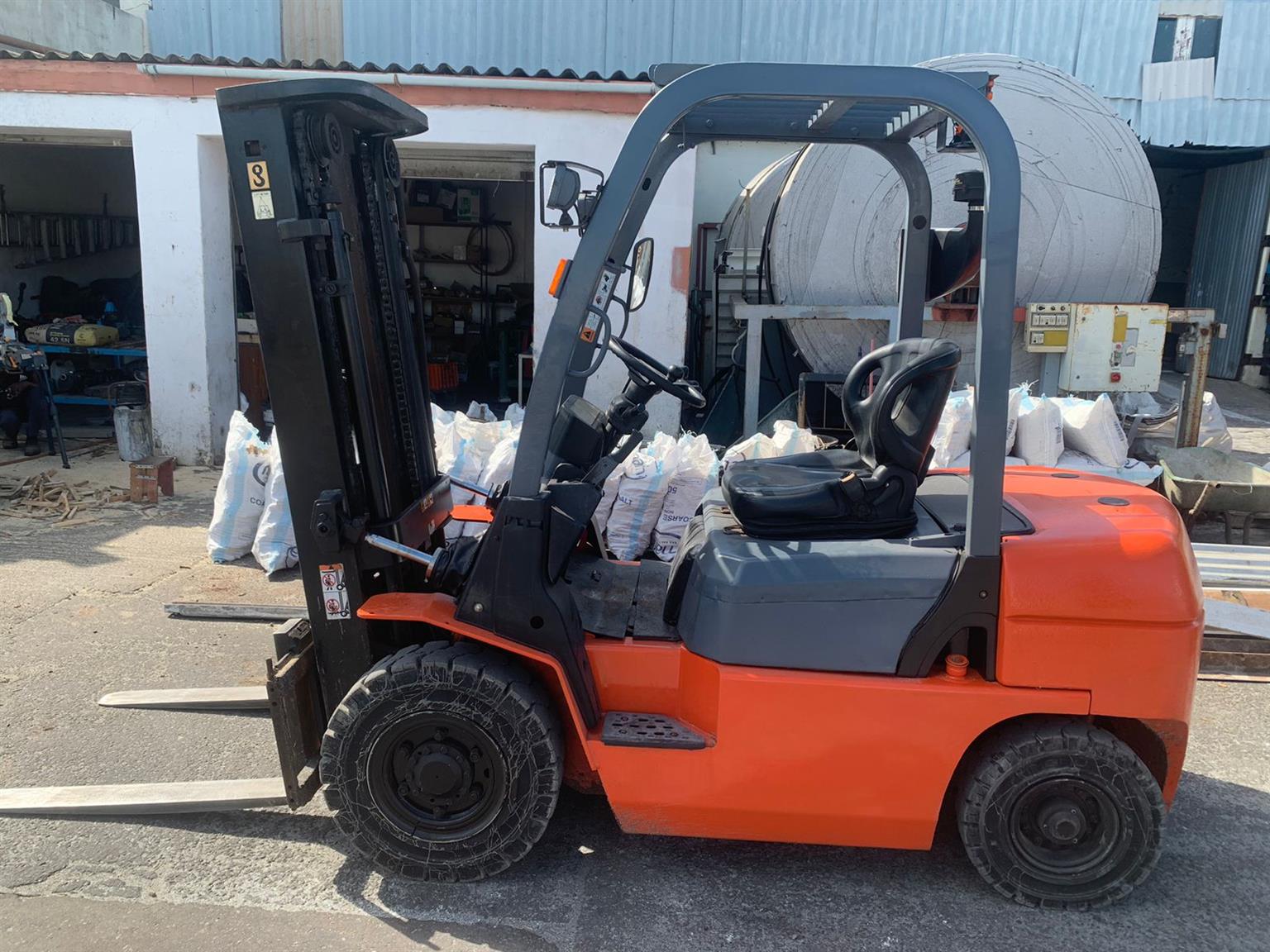 2.5 ton Manhand | Junk Mail