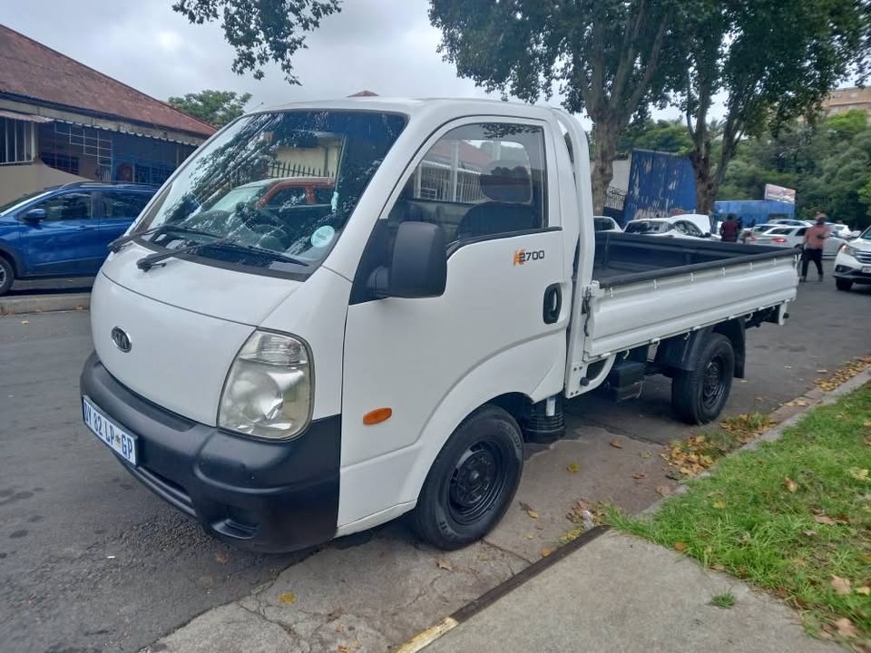 2012 Kia K2700 Bakkie 2.7D Diesel, Manual, White Color, Mileage