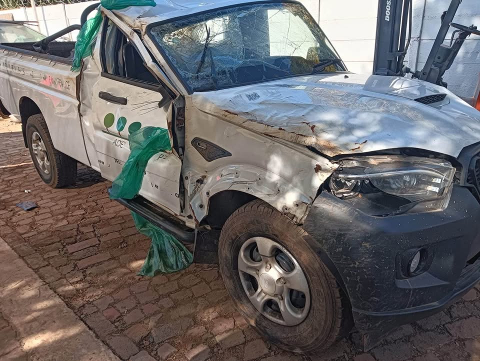 MAHINDRA  S4 WHITE STRIPPING FOR PARTS ON SALE - Private Seller