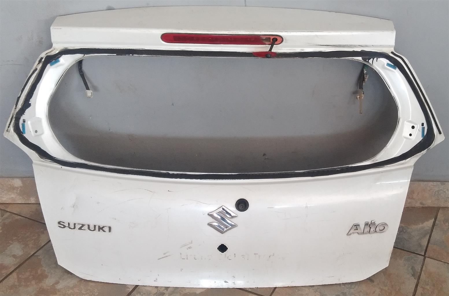 VARIOUS USED SUZUKI TAILGATES STILL AVAILABLE