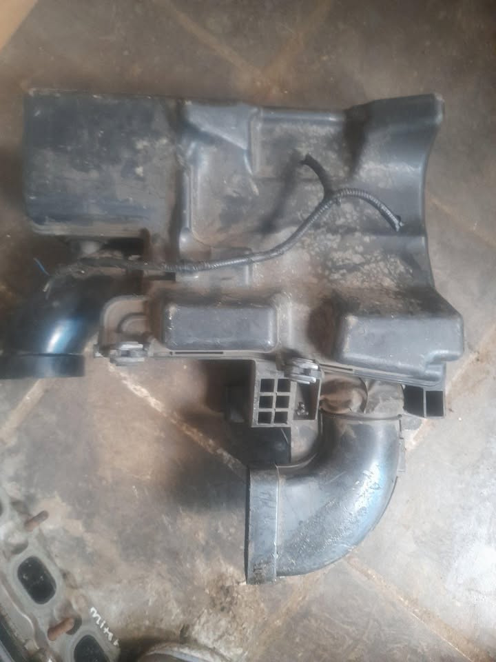 KIA RIO AIR CLEANER BOX AVAILABLE - Private Seller KIA RIO AIR CLEANER BOX AVAILABLE - Private Seller