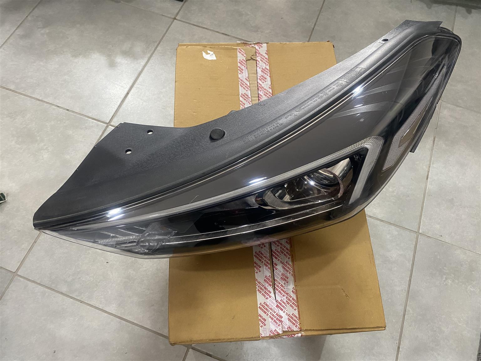 2020 HYUNDAI TUCSON LED HEADLIGHT LEFT SIDE FOR SALE. IN EXCELLENT CONDITION - Private Seller 2020 HYUNDAI TUCSON LED HEADLIGHT LEFT SIDE FOR SALE. IN EXCELLENT CONDITION - Private Seller