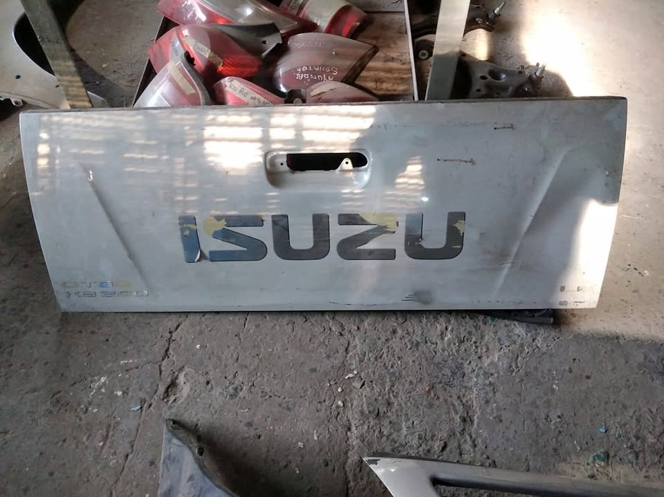 ISUZU "TAILGATE' - Private Seller