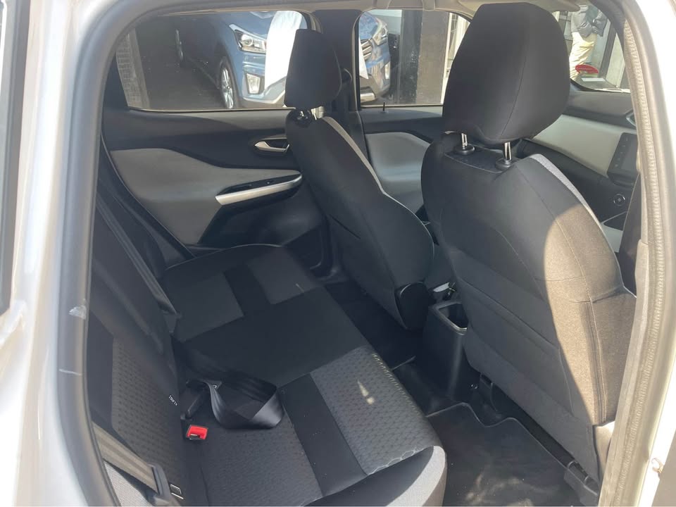 2024 Nissan Magnite 1.0T Manual 5000km