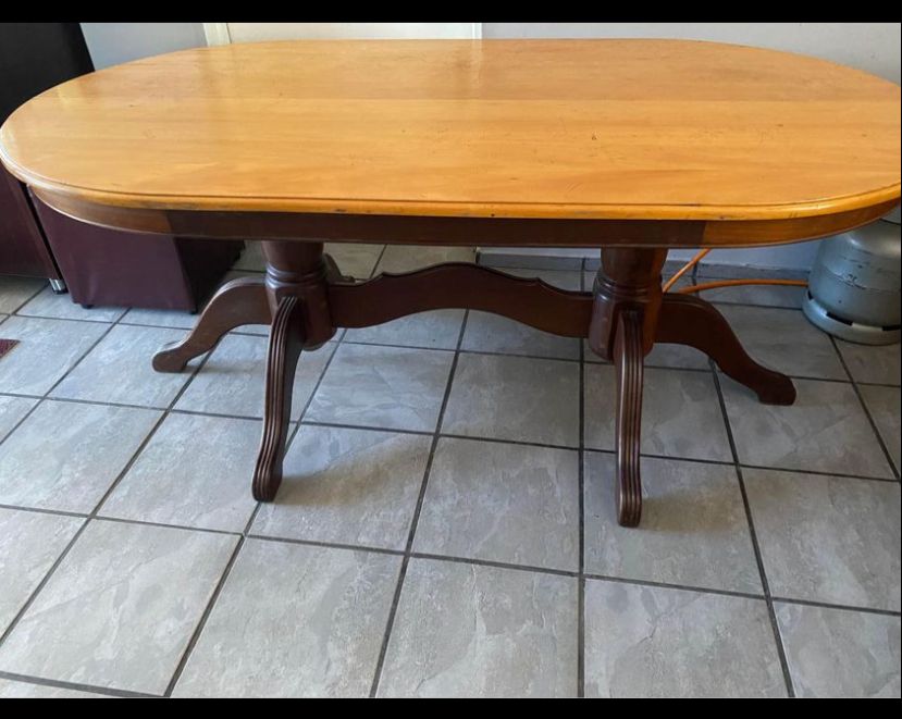 Imbua and yellowood table antique table very Good condition