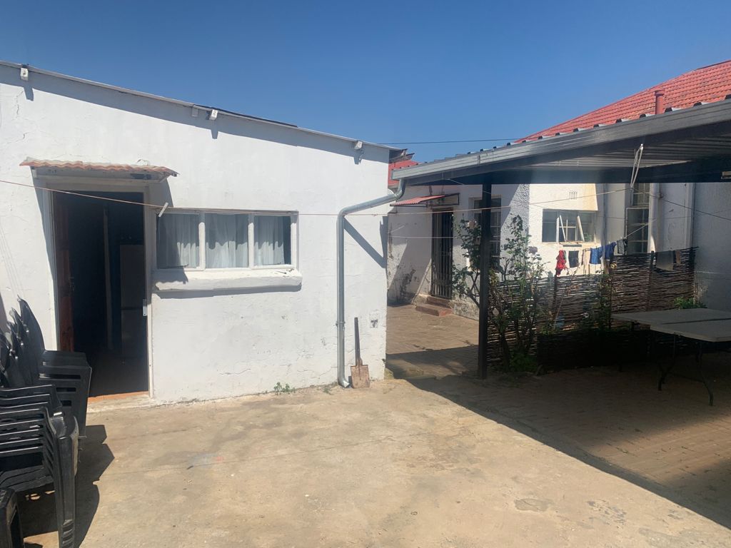 HOUSE FOR SALE IN NEWLANDS