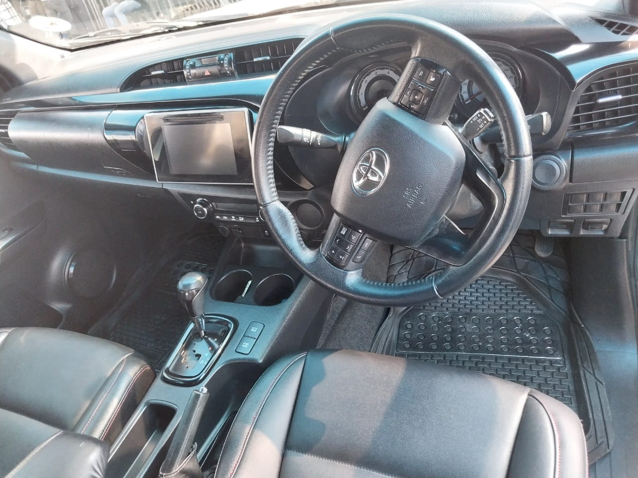 Used 2018 Toyota Hilux 2.8GD-6 double cab Raider auto - Private Seller Used 2018 Toyota Hilux 2.8GD-6 double cab Raider auto - Private Seller