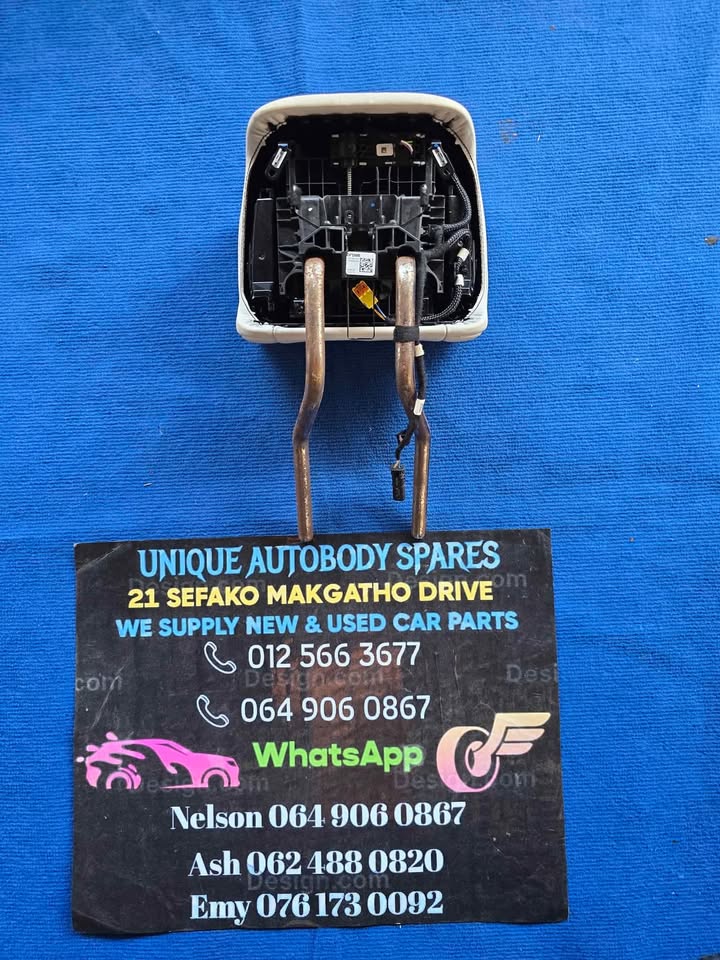 BMW 7 Series G70 i7 Head Rest Set