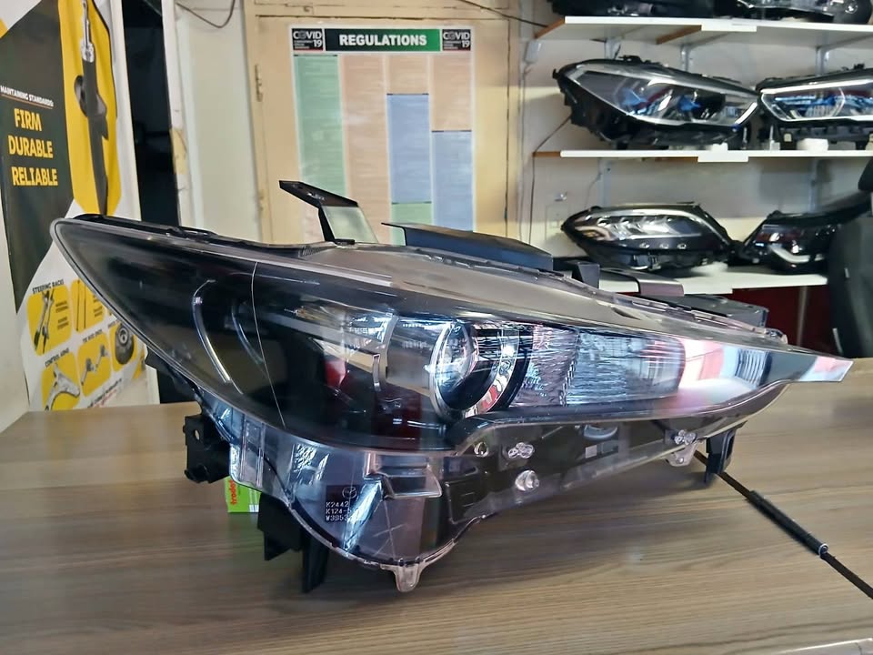 MAZDA HEADLIGHT 2019(CX-5) RIGHT SIDE - Private Seller MAZDA HEADLIGHT 2019(CX-5) RIGHT SIDE - Private Seller