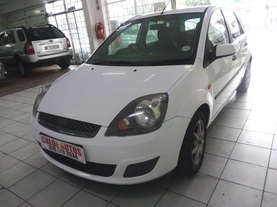 2007 WHITE FORD FIESTA AUTOMATIC 1.4  miliage 98000 km MANUAL PETROL