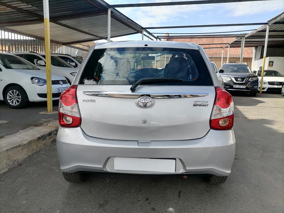 2018 Toyota Etios 1.5 Hatchback Sprinter Service book