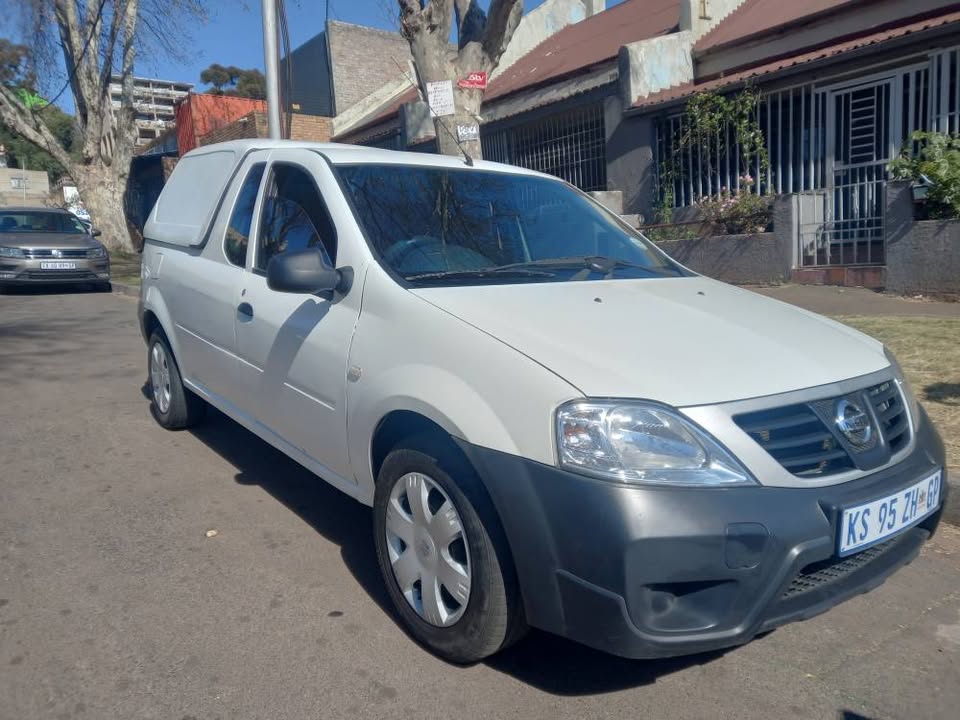 2022 NISSAN NP200 BAKKIE 1.6 MANUAL, PETROL, CANOPY, WHITE, 69000KM