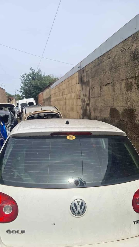 Vw golf 5 2.0 tdi rear windscreen Vw golf 5 2.0 tdi rear windscreen