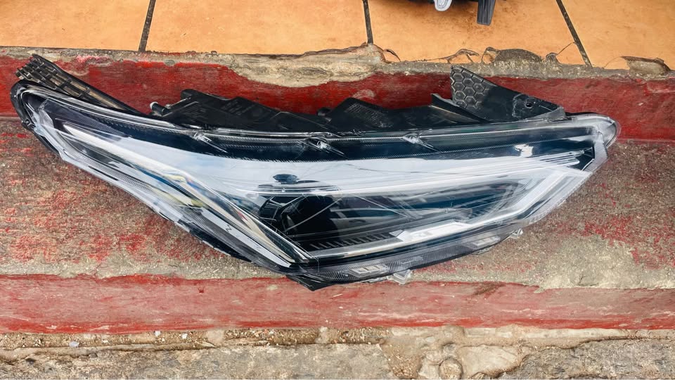 Nissan Magnite LED HEADLIGHT - Private Seller Nissan Magnite LED HEADLIGHT - Private Seller