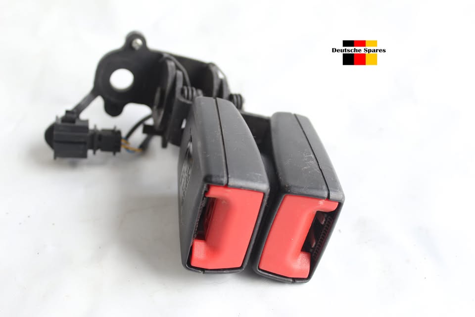 AUDI A3 8V, VW GOLF MK7 2015 1.4 TSI TWIN REAR DOUBLE SEATBELT BUCKLE OEM:8V0857739 PRICE:R750 - Private Seller AUDI A3 8V, VW GOLF MK7 2015 1.4 TSI TWIN REAR DOUBLE SEATBELT BUCKLE OEM:8V0857739 PRICE:R750 - Private Seller