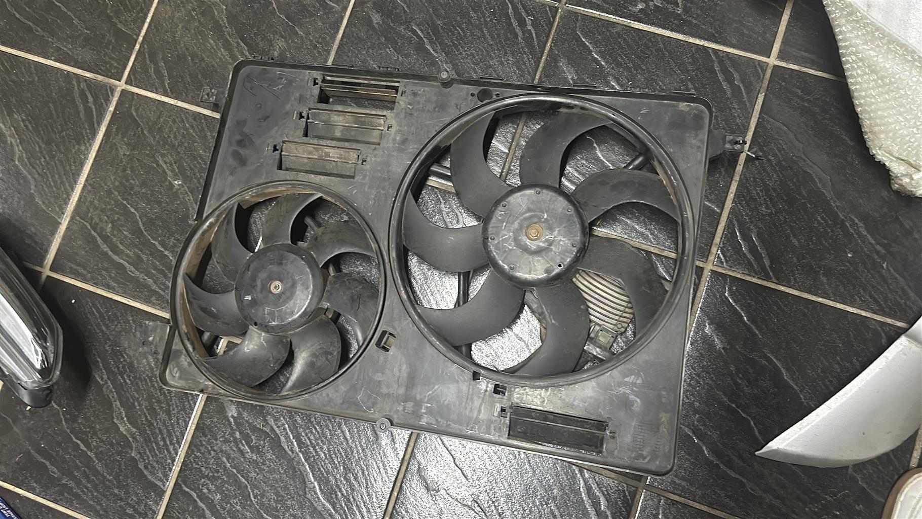 Radiator FAN Land Rover Discovery Sport Range Rover Evoque - Private Seller