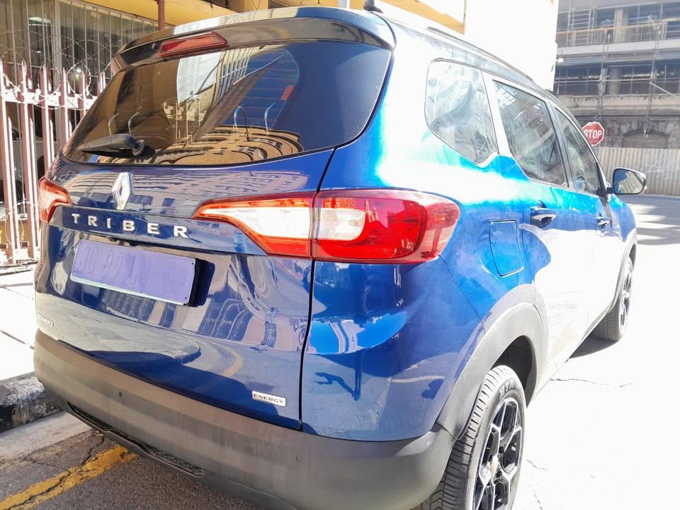 2021 Renault Triber 1.0 spot