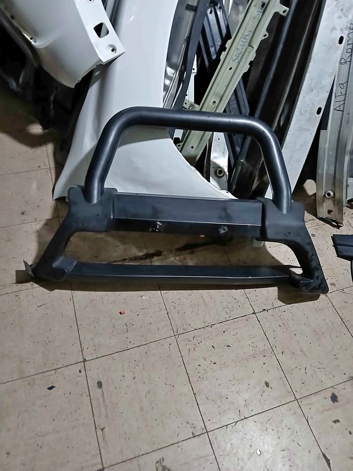 Nissan Navara bull bar - Private Seller Nissan Navara bull bar - Private Seller