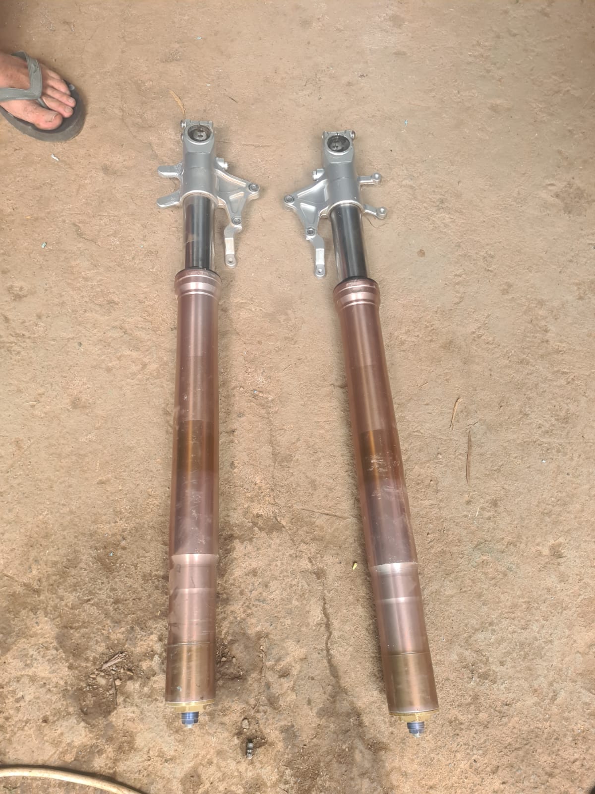 2 Suzuki 1000 k1 k2 front shocks - Private Seller 2 Suzuki 1000 k1 k2 front shocks - Private Seller