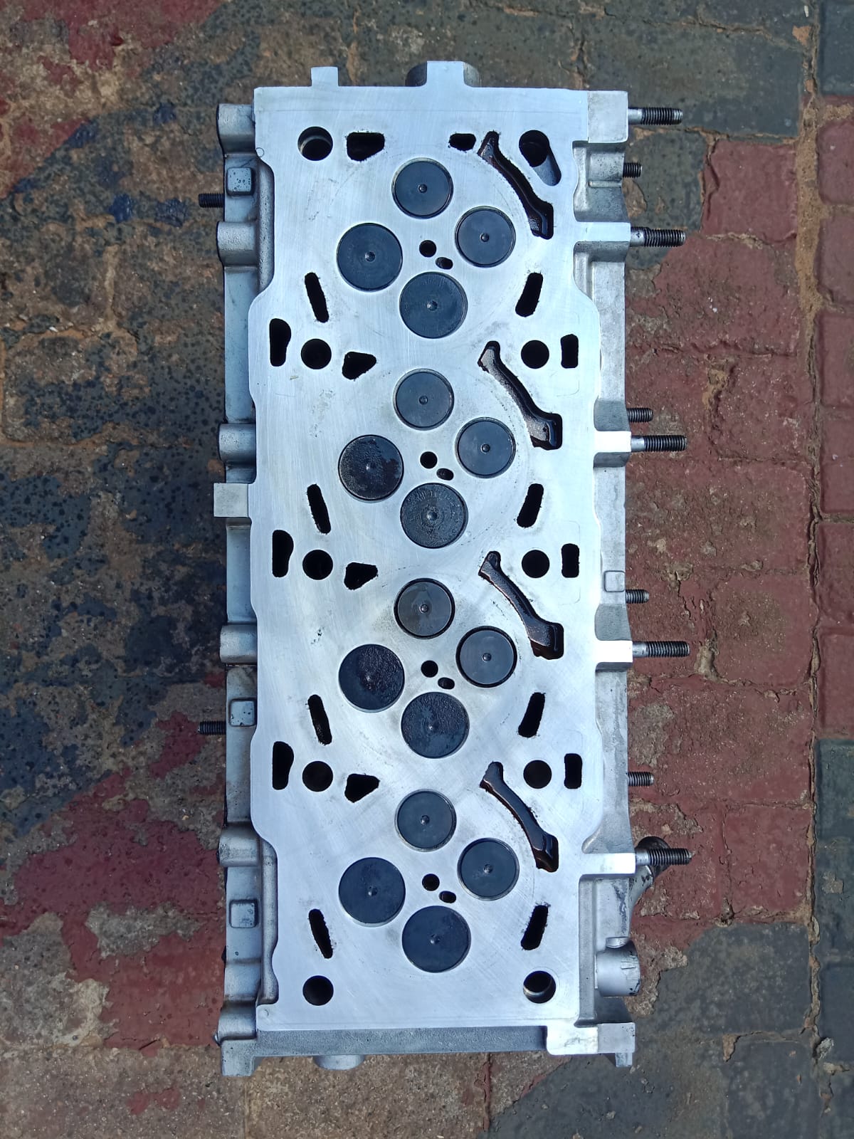 Hyundai/KIA D4EA complete Cylinder Head - Private Seller