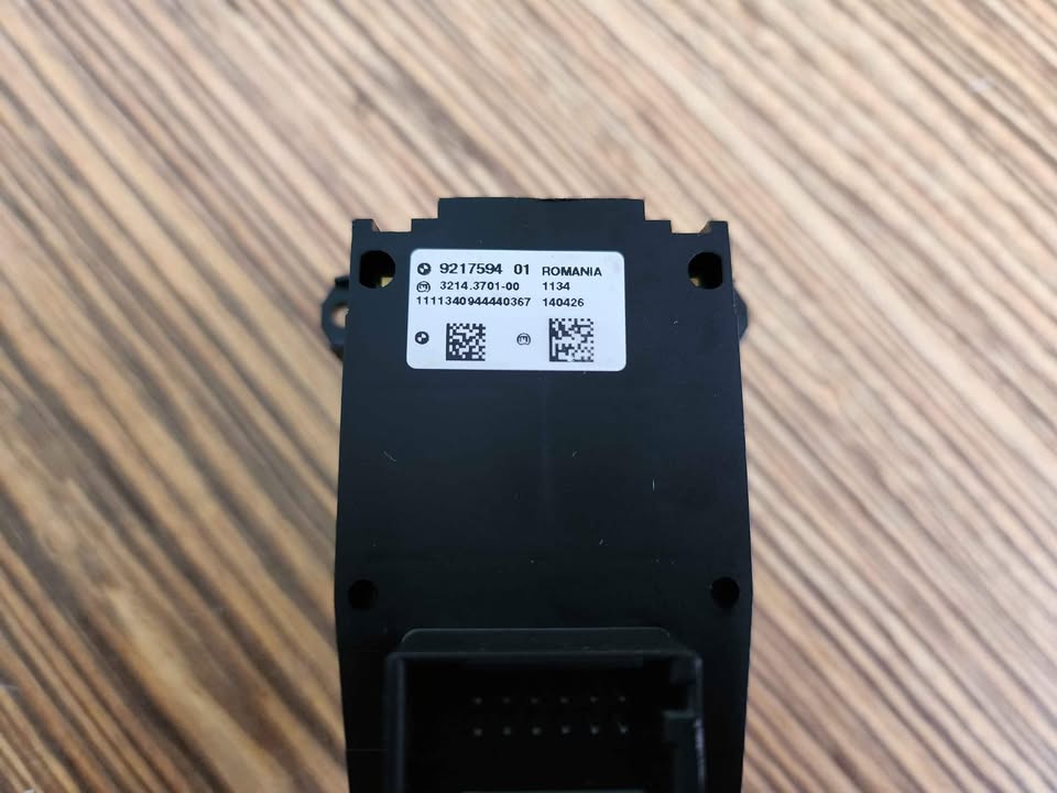 BMW HANDBRAKE SWITCH PLUS AUTO HOLD - OEM F10,11,12,13 - Private Seller BMW HANDBRAKE SWITCH PLUS AUTO HOLD - OEM F10,11,12,13 - Private Seller